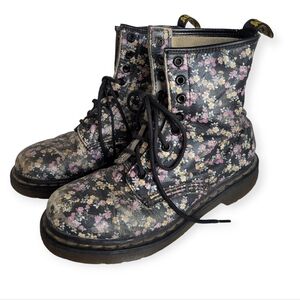 Dr Martens 1460 Mini TYDEE Floral black purple 8-hole boots Distressed size 7